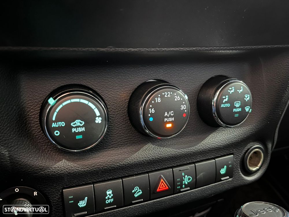 Jeep Wrangler Unlimited 2.8 CRD DPF Auto Sport - 23