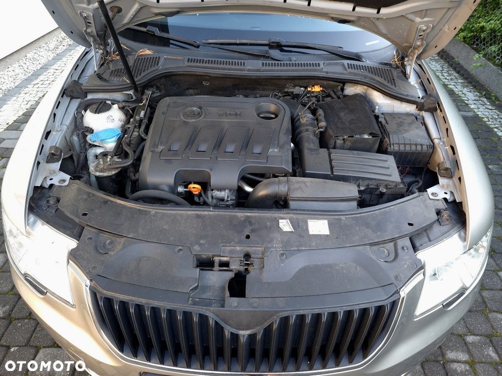 Skoda Superb 2.0 TDI Platinum DSG - 32