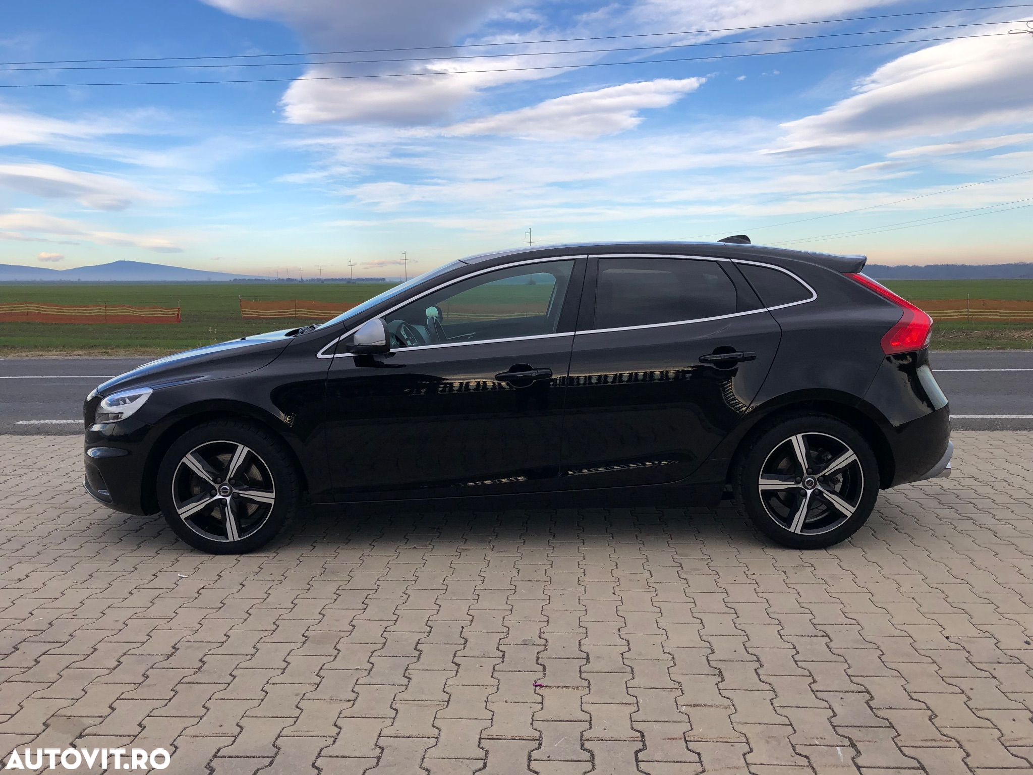 Volvo V40 D3 Geartronic RDesign - 26