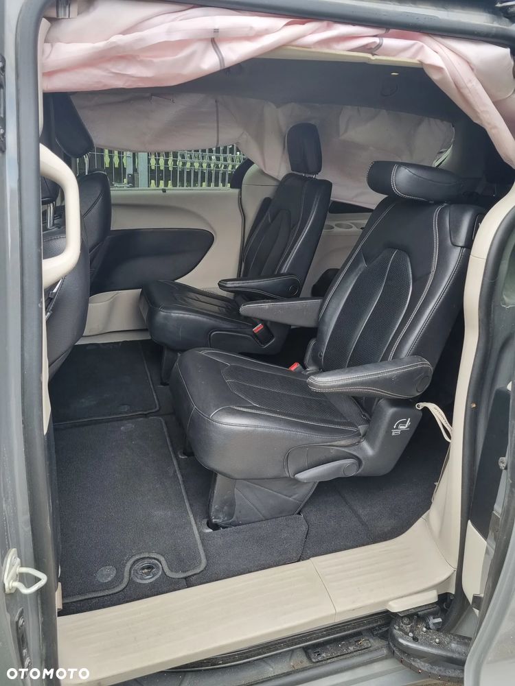 Chrysler Pacifica - 25