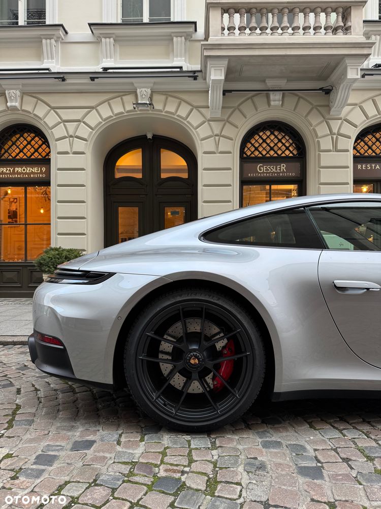 Porsche 911 Carrera T-Hybrid 4 GTS - 9