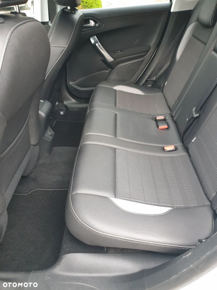 Peugeot 2008 PureTech 110 Stop&Start EAT6 Allure - 17