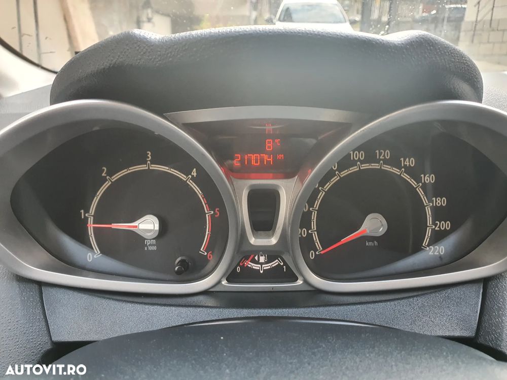 Ford Fiesta 1.6 TDCI DPF Titanium - 9