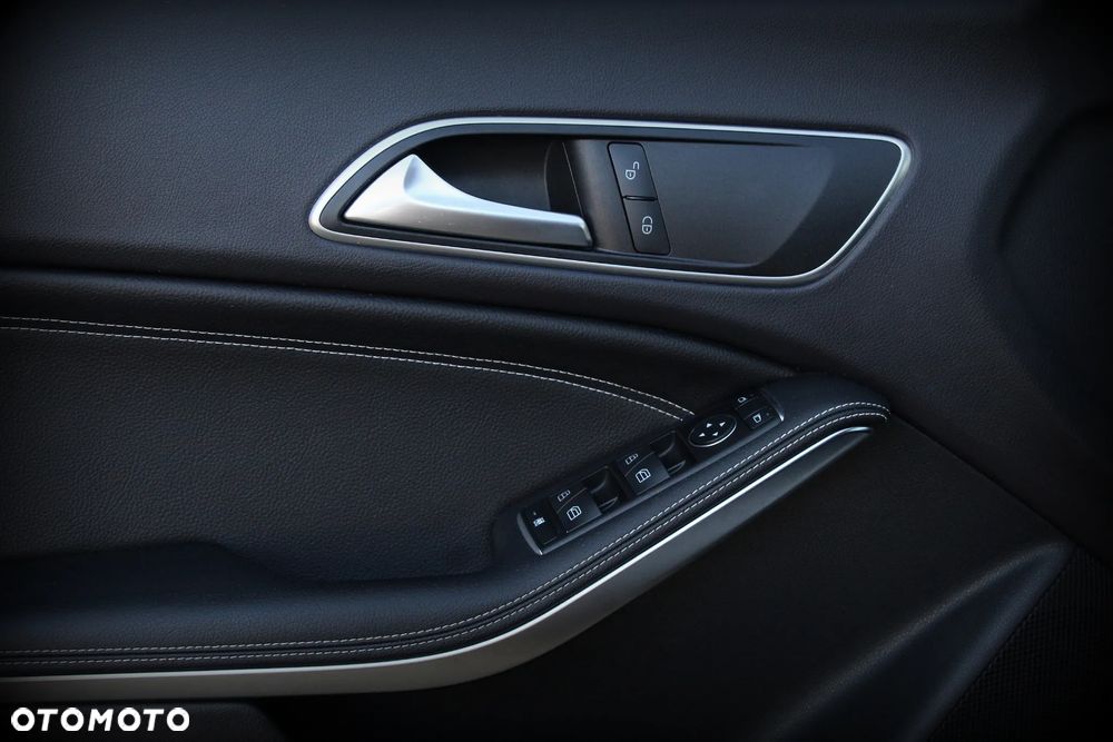 Mercedes-Benz CLA 180 Urban - 29