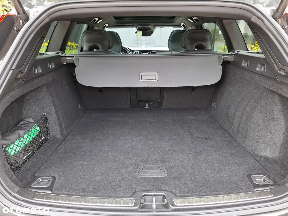 Volvo V60 B4 D R-Design - 13