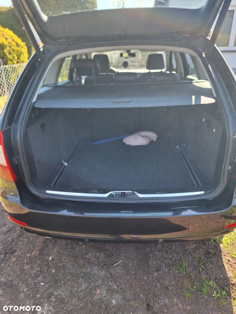 Skoda Superb 2.0 TDI Elegance DSG - 11