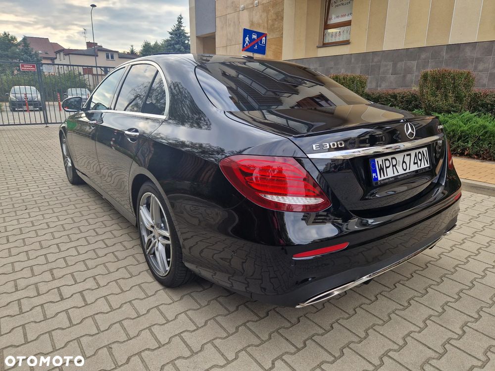 Mercedes-Benz Klasa E 300 9G-TRONIC AMG Line - 2