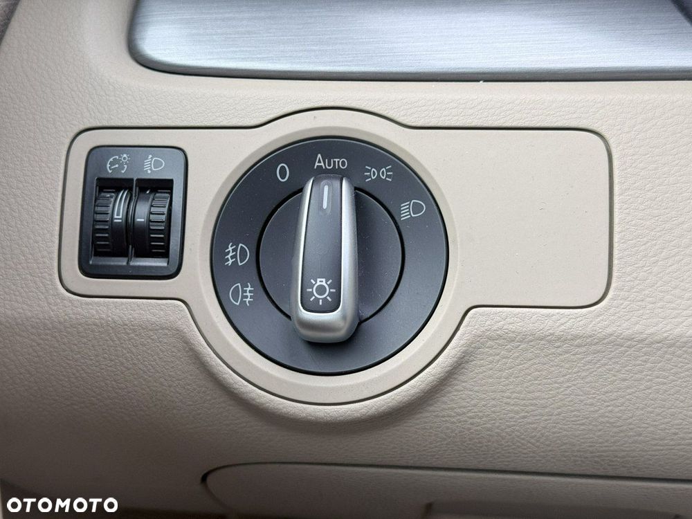 Volkswagen Passat - 12