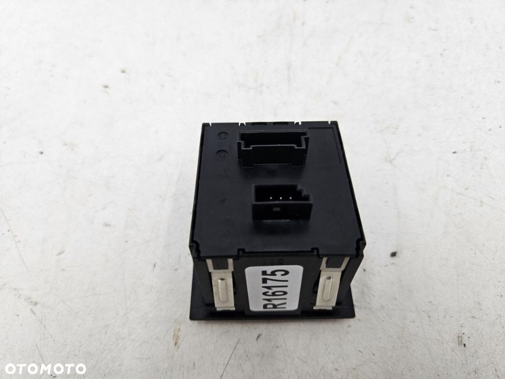 Włącznik świateł awaryjnych BMW E90 E91 E92 E93 04-12r. przycisk 9132421 - 4