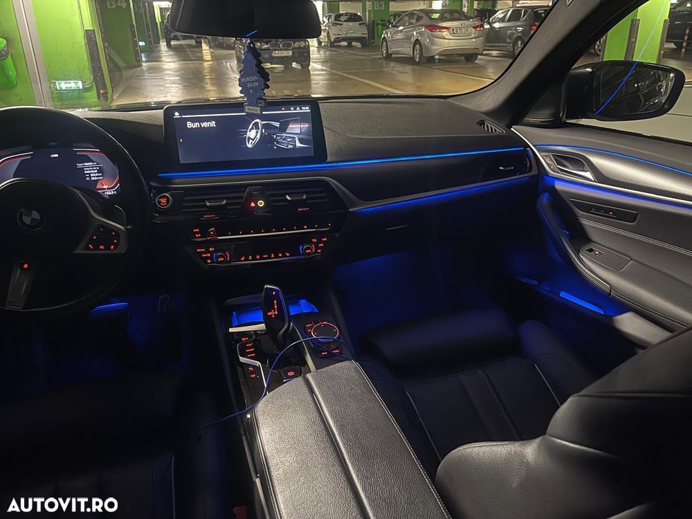 BMW Seria 5 530i AT MHEV - 29