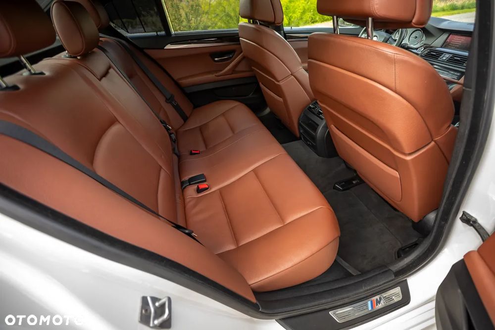 BMW Seria 5 525d - 33