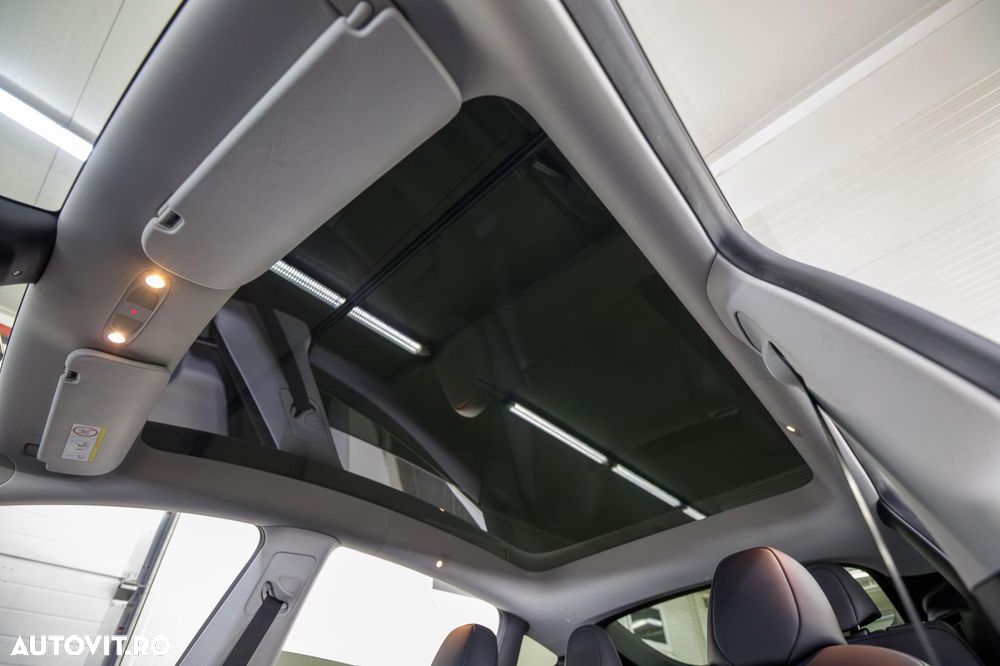 Tesla Model Y Long Range Dual Motor AWD - 17