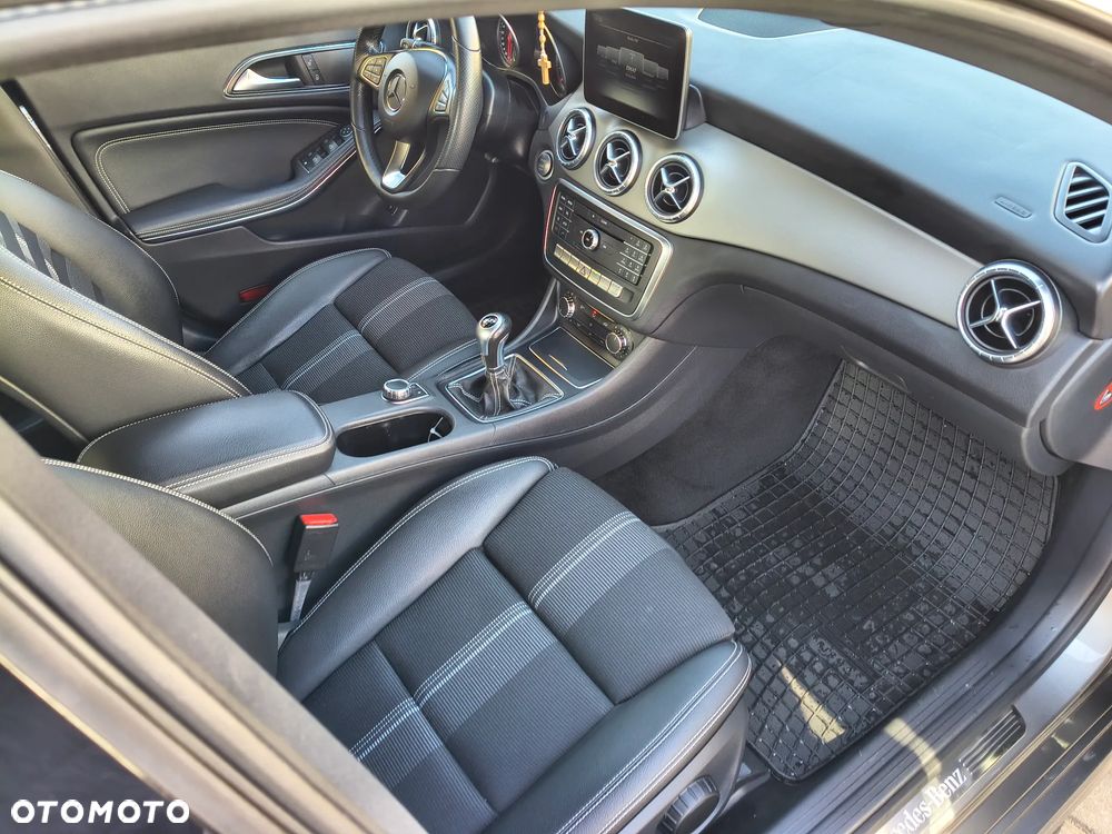 Mercedes-Benz CLA 180 d - 16