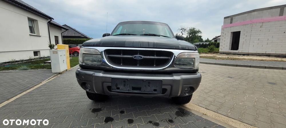 Ford Explorer - 32