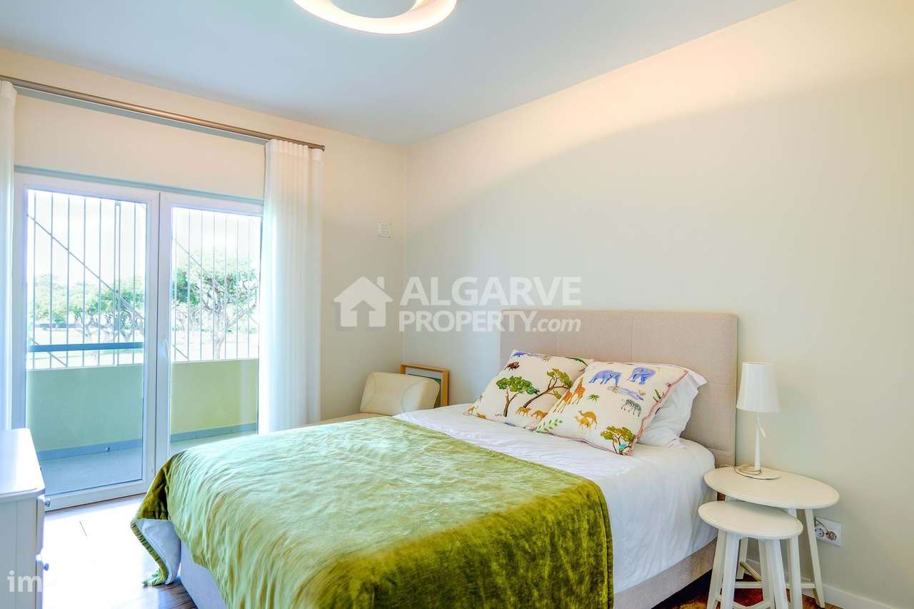 Moradia geminada V3+1 junto da Marina de Vilamoura no Algarve - Grande imagem: 5/34