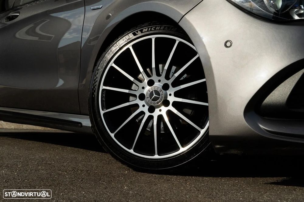 Mercedes-Benz CLA 180 d Shooting Brake AMG Line - 32