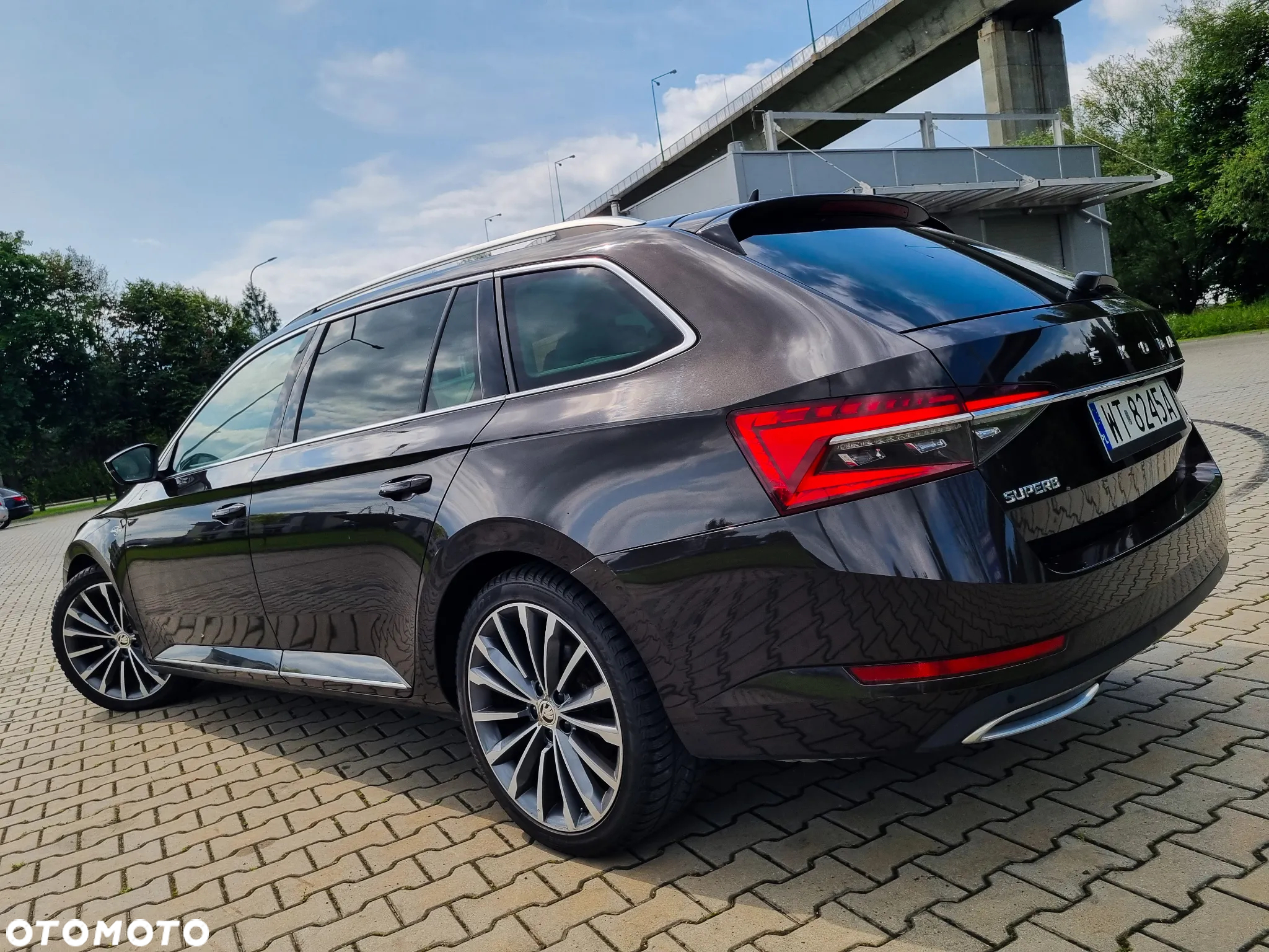 Skoda Superb 2.0 TDI 4x4 L&K DSG - 17