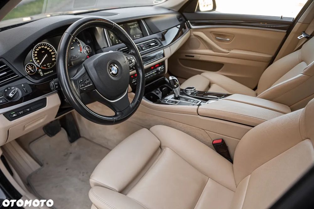 BMW Seria 5 525d Sport-Aut Luxury Line - 5