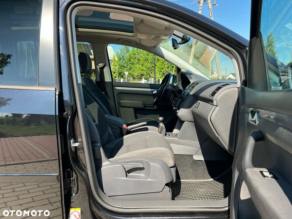 Volkswagen Touran 2.0 TDI DPF STYLE - 10