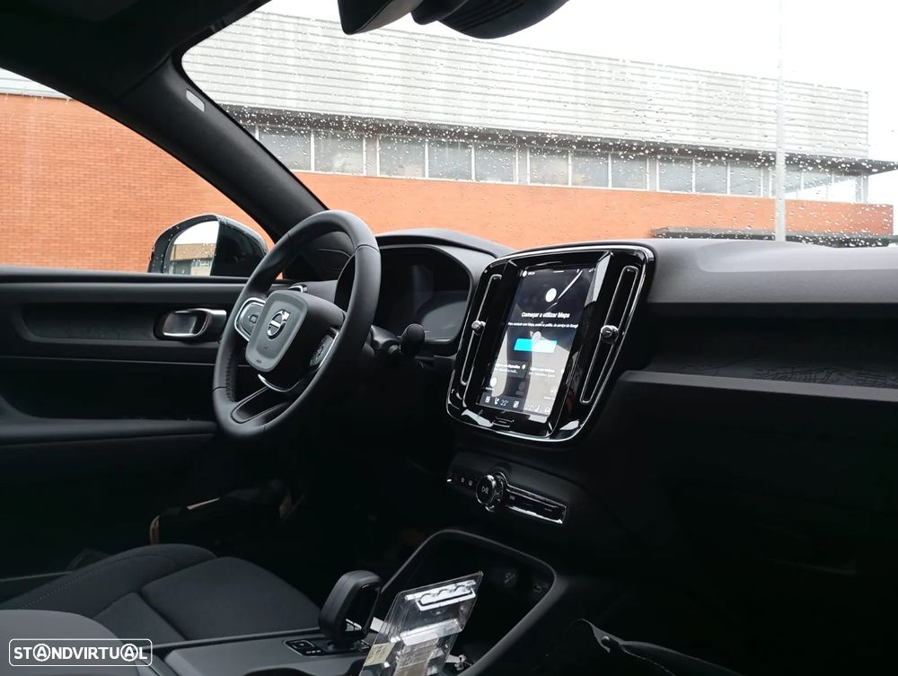 Volvo EC40 82 kWh Single Motor Extended Range Black Edition - 2