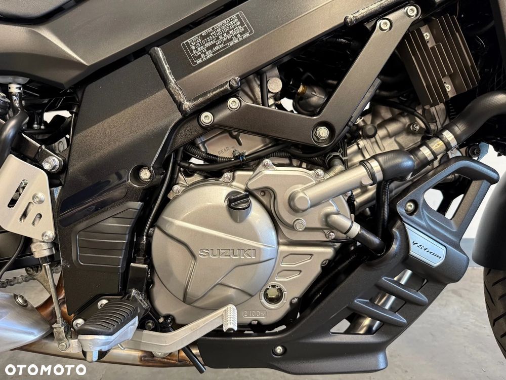 Suzuki V-STROM - 12