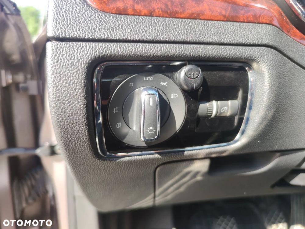 Skoda Superb 2.0 TDI Elegance - 11