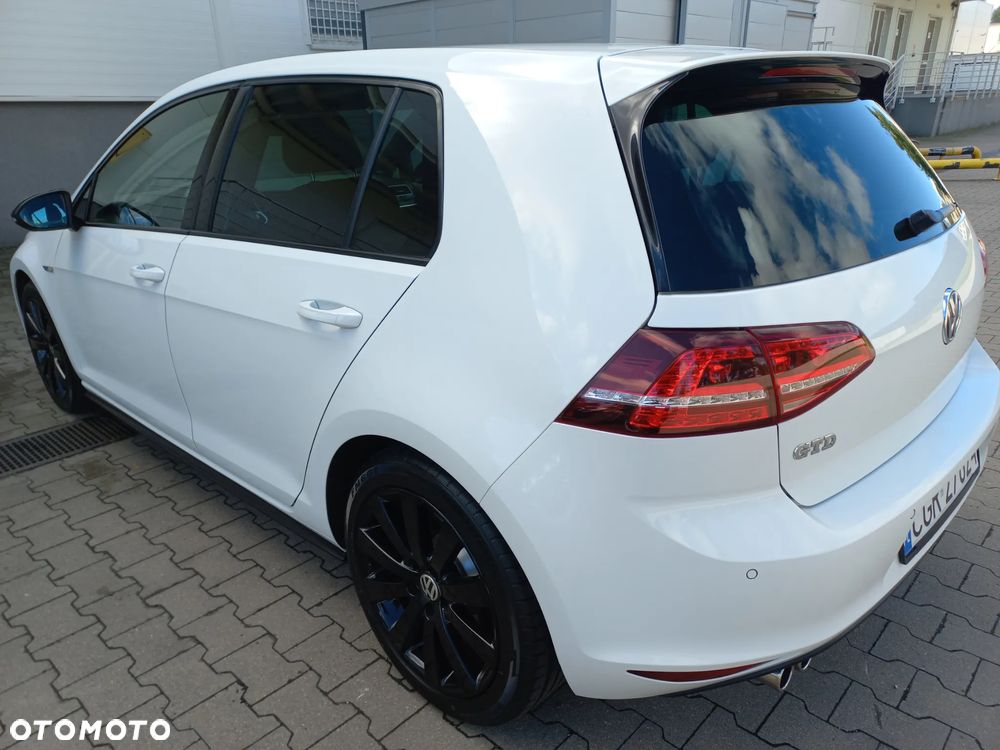 Volkswagen Golf - 5