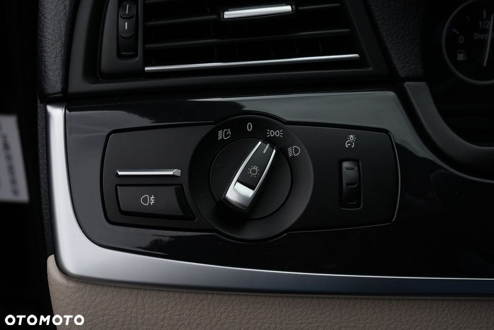 BMW Seria 5 518d - 29