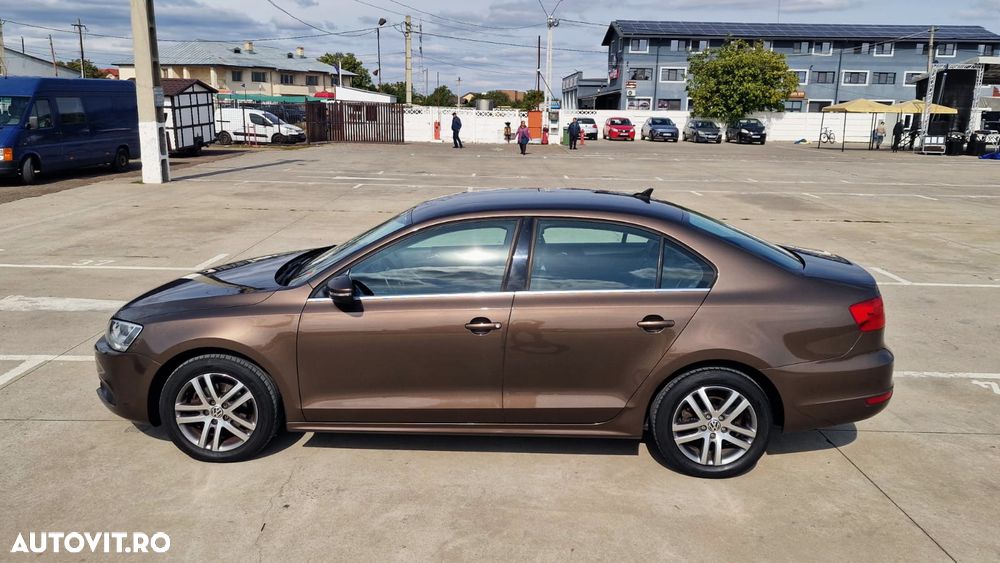 Volkswagen Jetta 1.6 TDI DSG Blue Motion Technology Life - 28