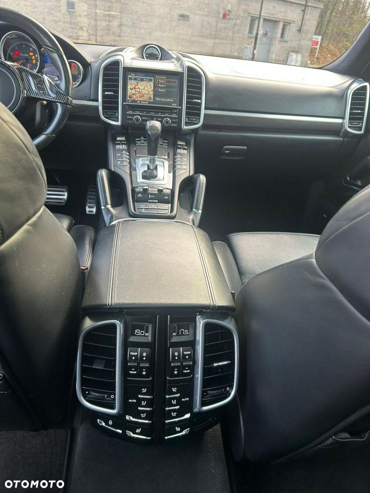 Porsche Cayenne - 22