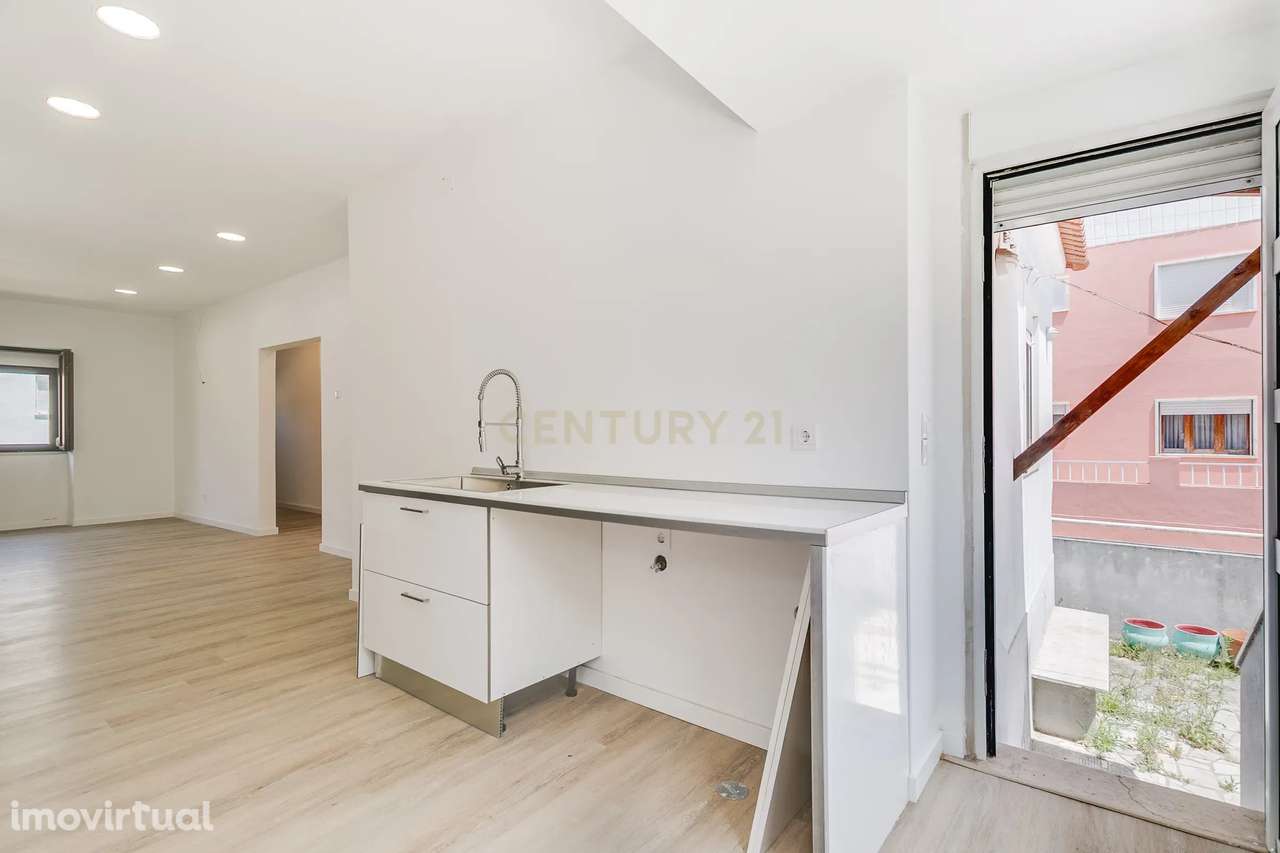 Moradia Térrea Renovada com 3 Quartos- Oportunidade Única em Lisboa! - Grande imagem: 5/28