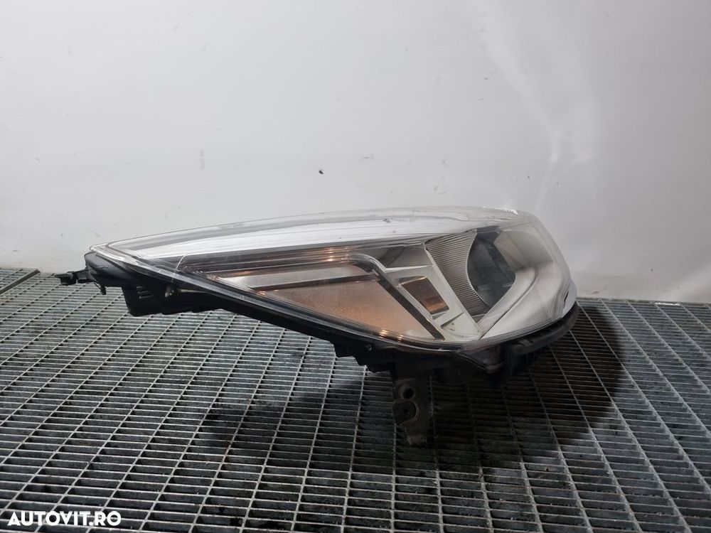 Far Dreapta Ford Kuga II 2012 - 2014 SUV 4 Usi (1506) Fara xenon - 2