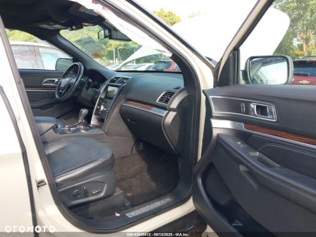 Ford Explorer - 26