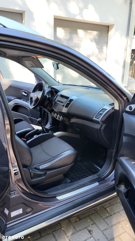 Mitsubishi Outlander - 8