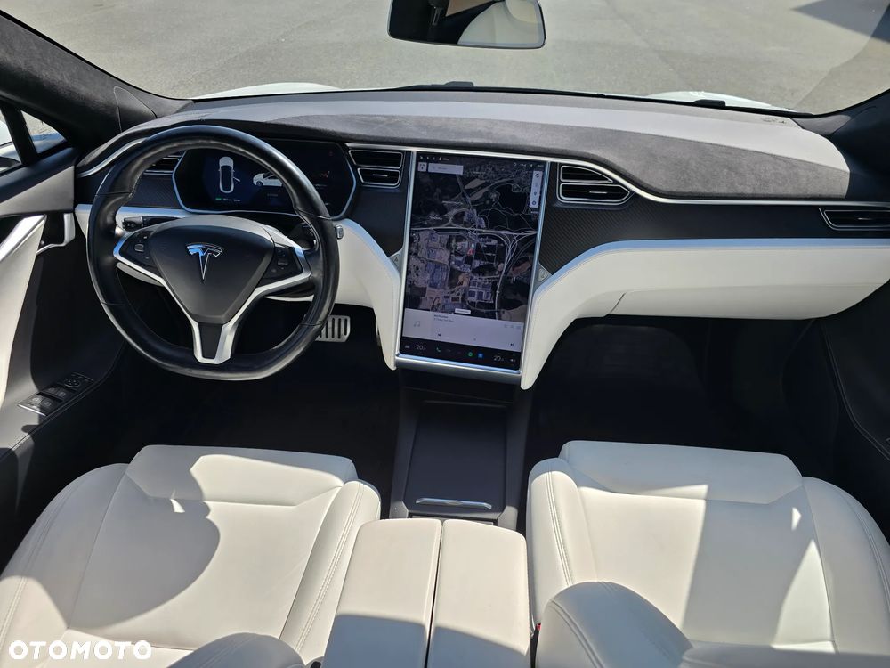 Tesla Model S Performance - 35