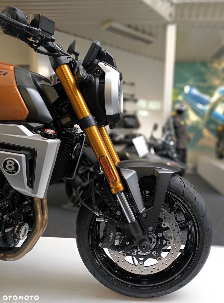 Suzuki T - 21