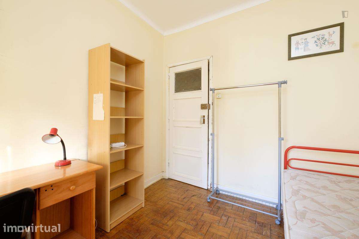 Quarto - localizado em Norton de Matos Coimbra - Grande imagem: 4/11