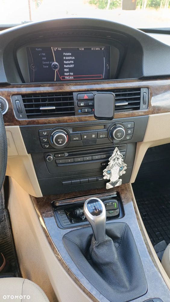 BMW Seria 3 318d Touring - 9