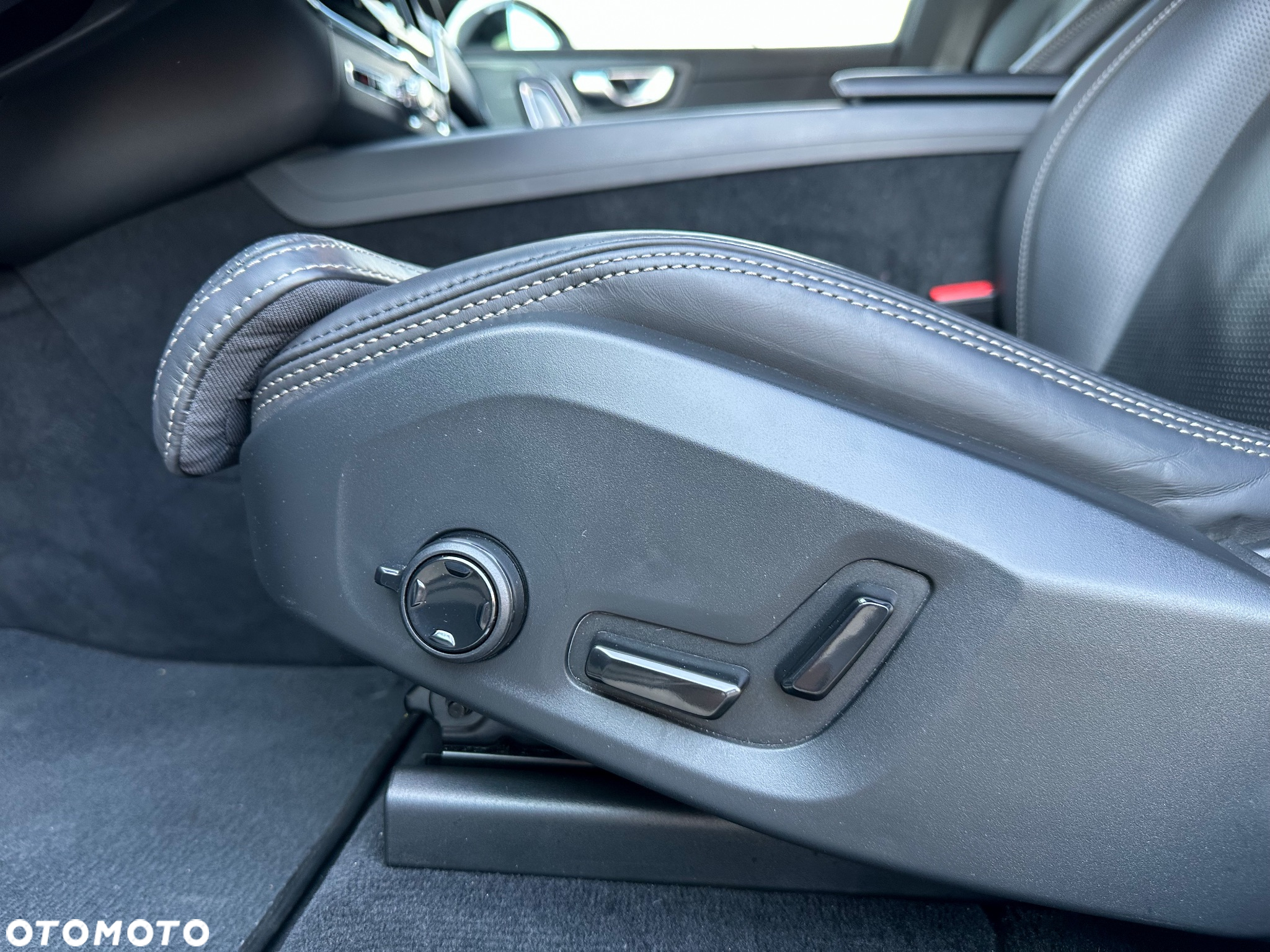 Volvo XC 60 B4 D Geartronic RDesign - 25