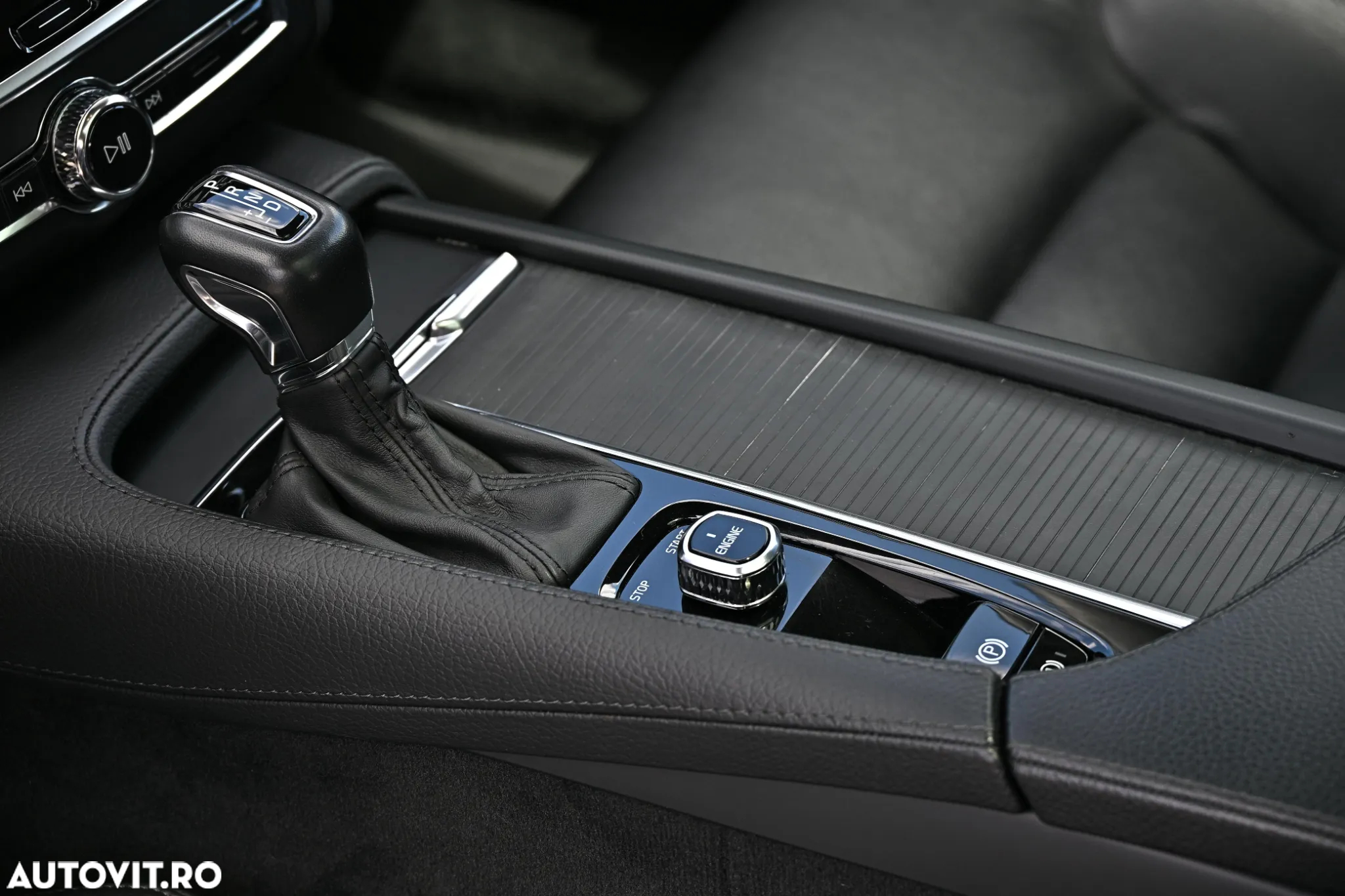 Volvo V90 D5 AWD Geartronic Momentum - 33
