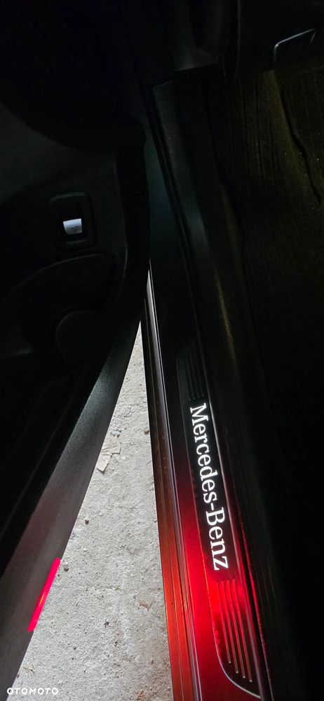 Mercedes-Benz Klasa C 180 9G-TRONIC AMG Line - 37