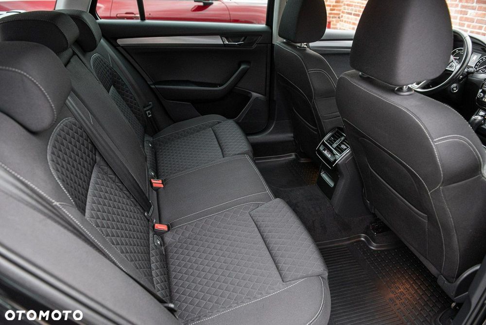Skoda Superb 2.0 TDI DSG Premium Edition - 8