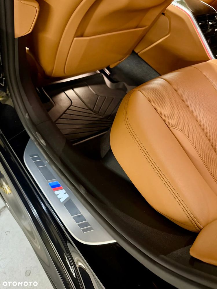 BMW Seria 8 - 26
