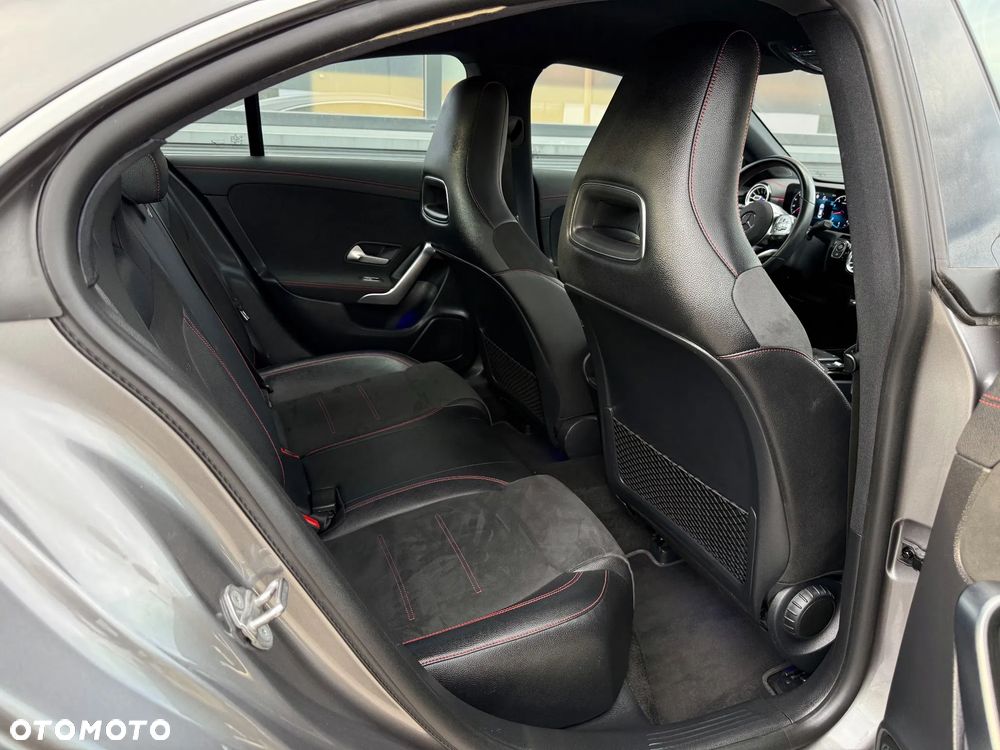 Mercedes-Benz CLA 180 7G-DCT AMG Line - 16