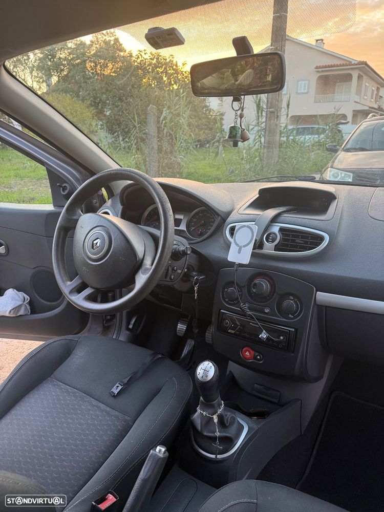 Renault Clio 1.2 16V GT - 25