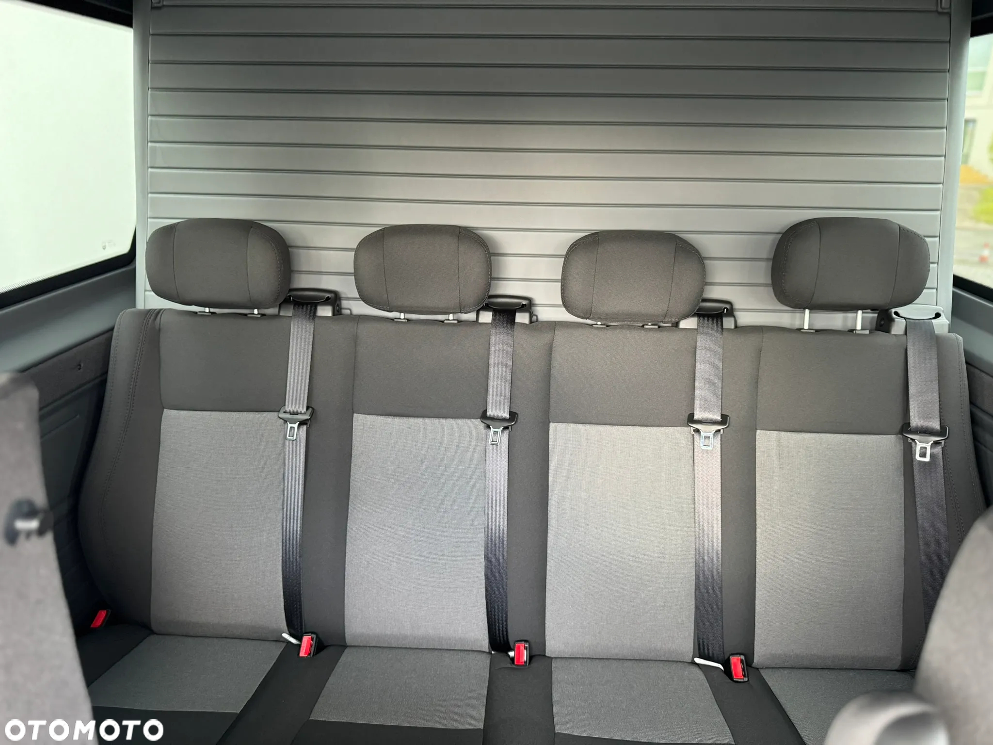 Volkswagen Crafter Brygadówka 7 osób - 32