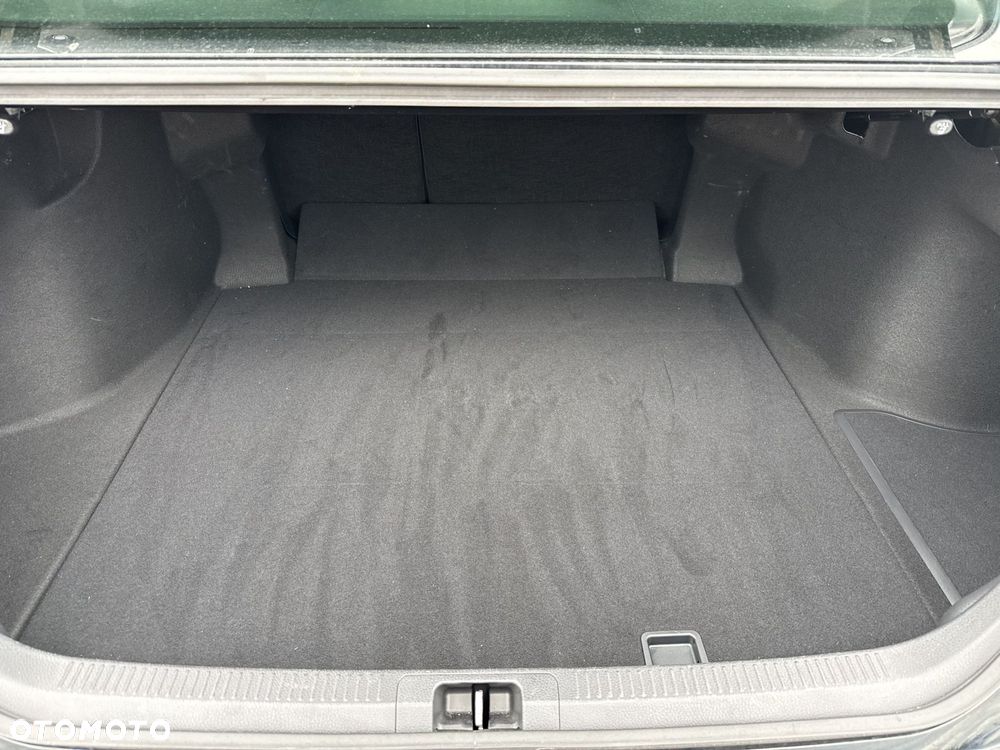 Toyota Camry 2.5 Hybrid Executive CVT - 29