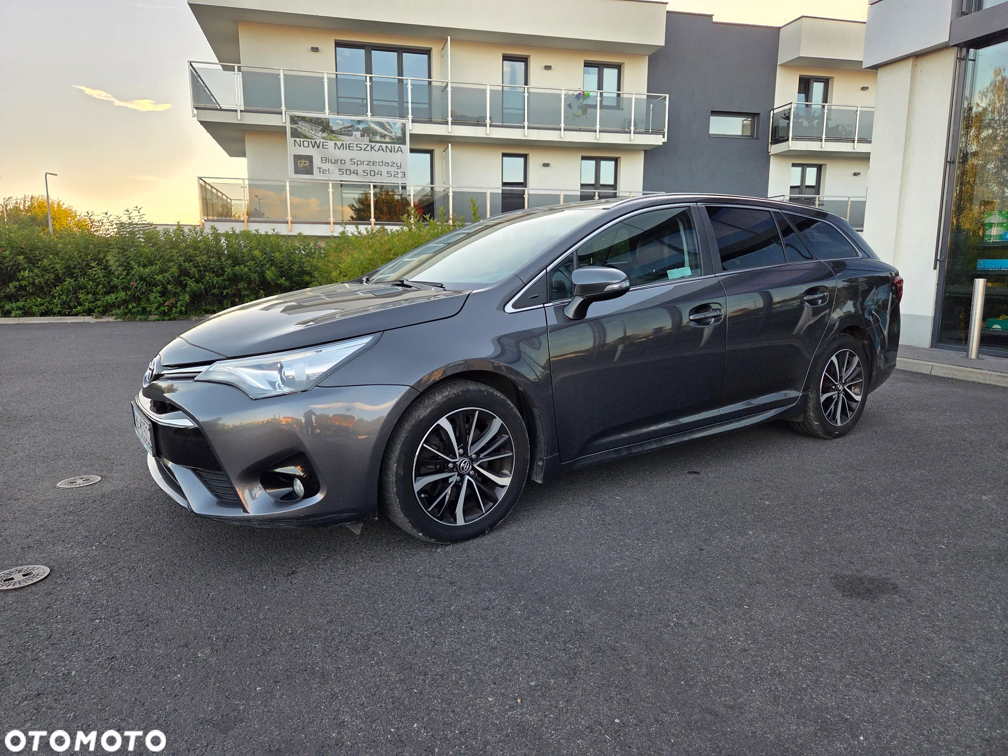 Toyota Avensis 2.0 D-4D Premium - 2