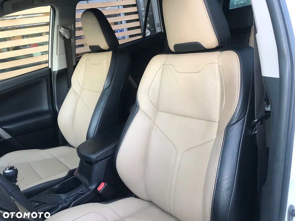 Toyota RAV4 2.0 D-4D Premium - 20