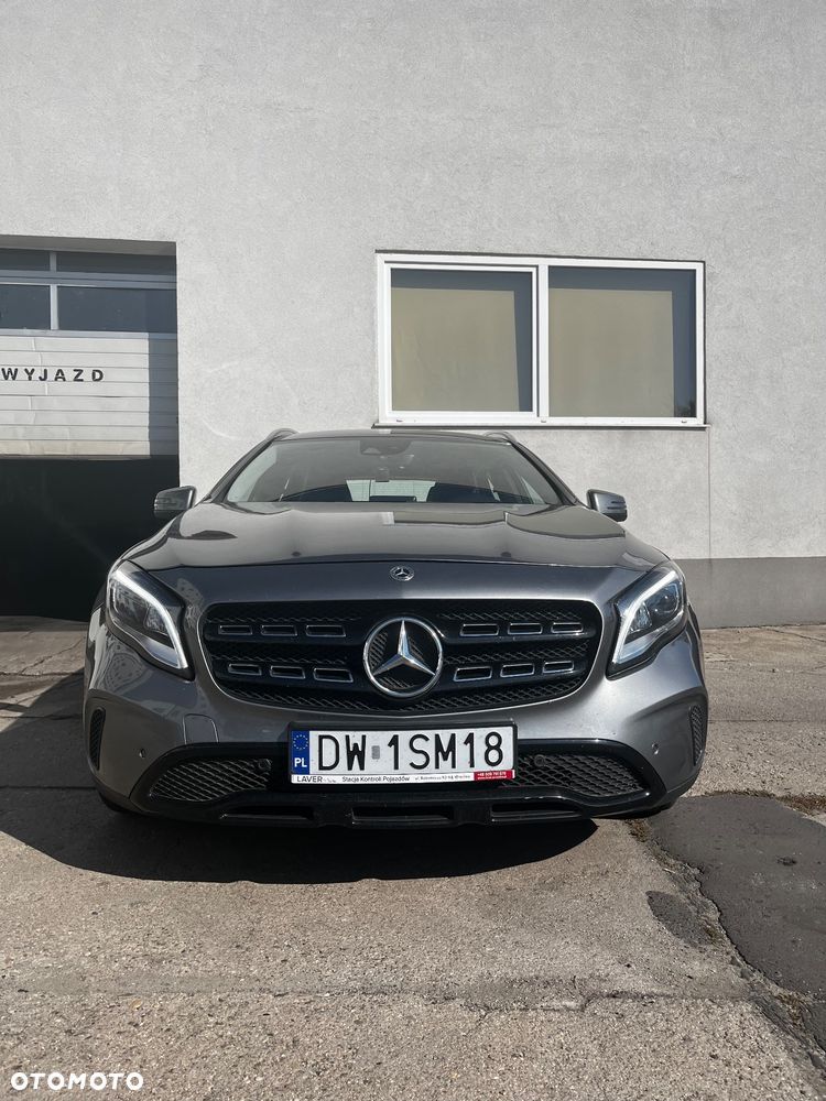 Mercedes-Benz GLA 180 7G-DCT - 11